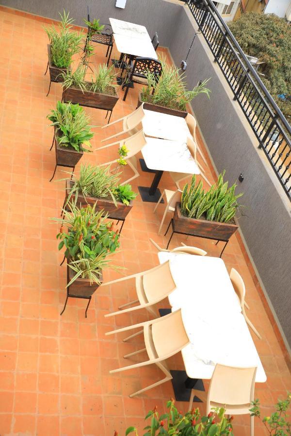 Galaxy Motel Kampala Extérieur photo